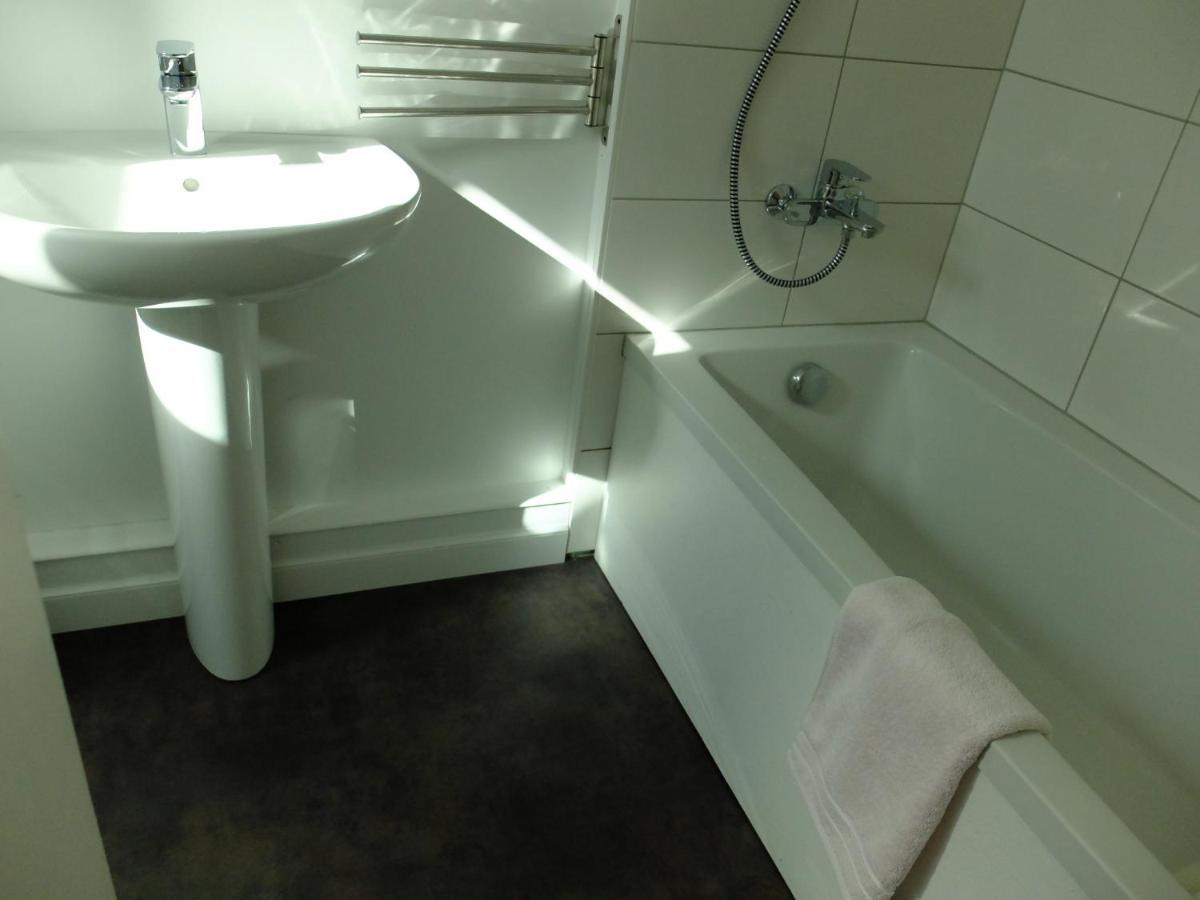 Bed and Breakfast De L'Autre Cote Garlin Экстерьер фото