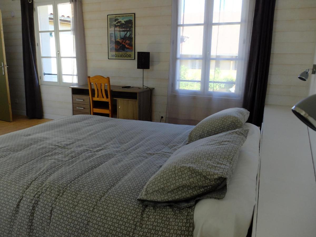 Bed and Breakfast De L'Autre Cote Garlin Экстерьер фото